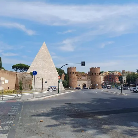 Daire The Golden Pyramid