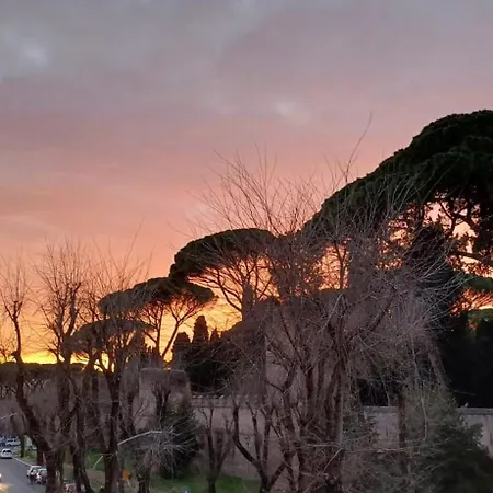 The Golden Pyramid Daire Roma
