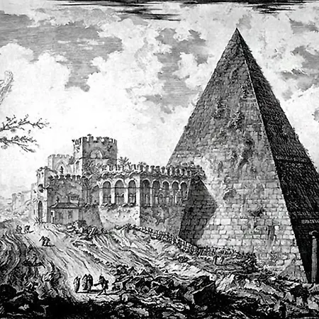 The Golden Pyramid شقة