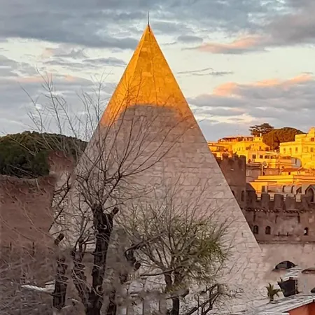 The Golden Pyramid Apartman Róma